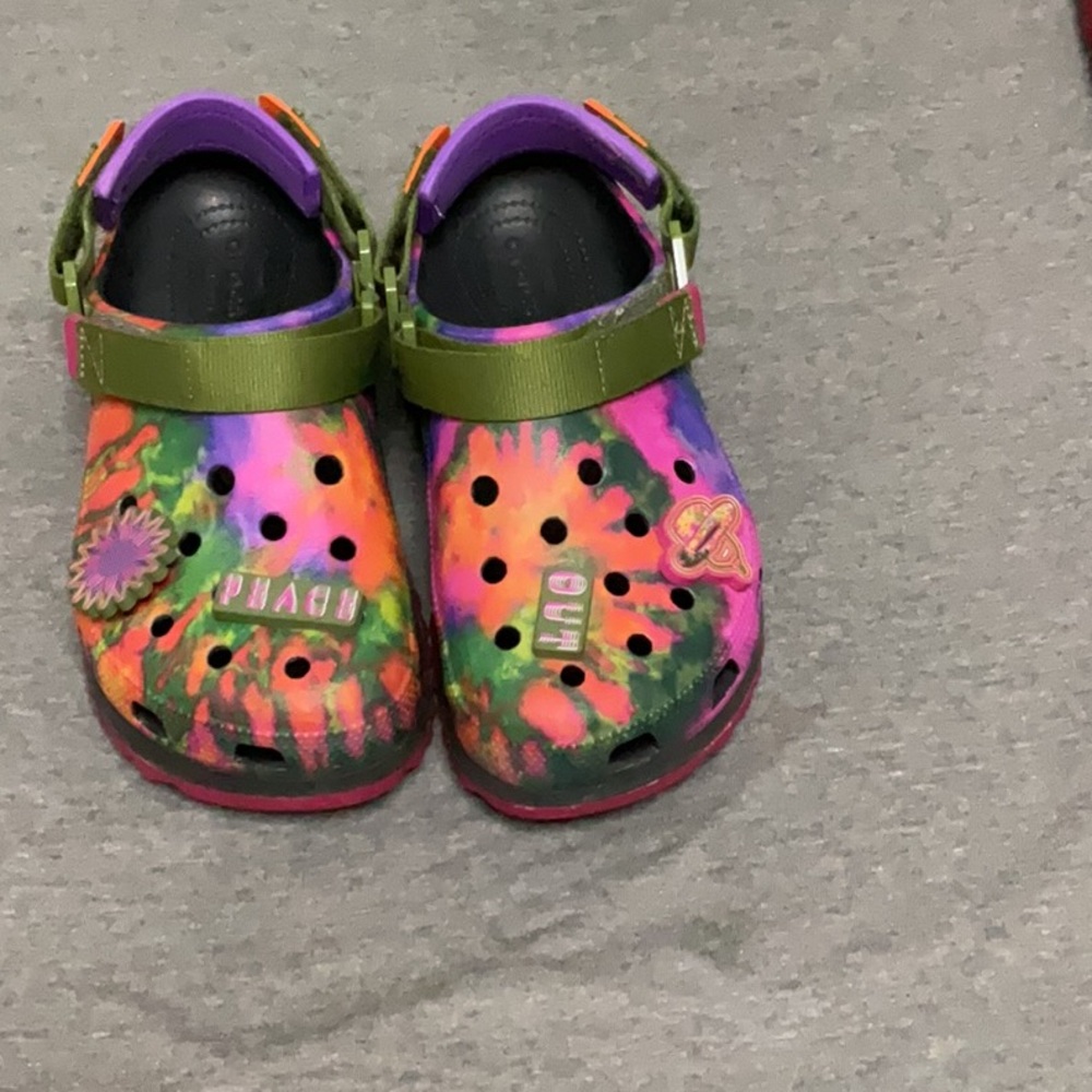 CROCS LIMITED EDITION Peace Out Tye Dye Slip On